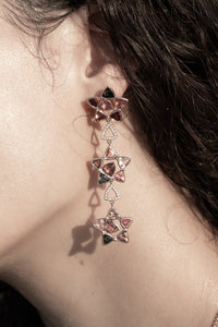 Seastars Earring by Lisa Lesunja, Rosé Gold 750 18K with 6 Green and 30 Pink Trillion Cut Tourmaline 15.16ct. and 60 White Brilliant 0.12ct. (7560)