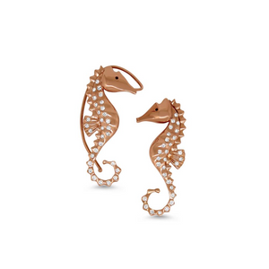 Seahorses Ear Jewelry with Hanger and Pin by Lisa Lesunja, Rosé Gold 750 18K with 1 White Brilliant 0.06ct. and 30 Rose cut Diamonds (7567)